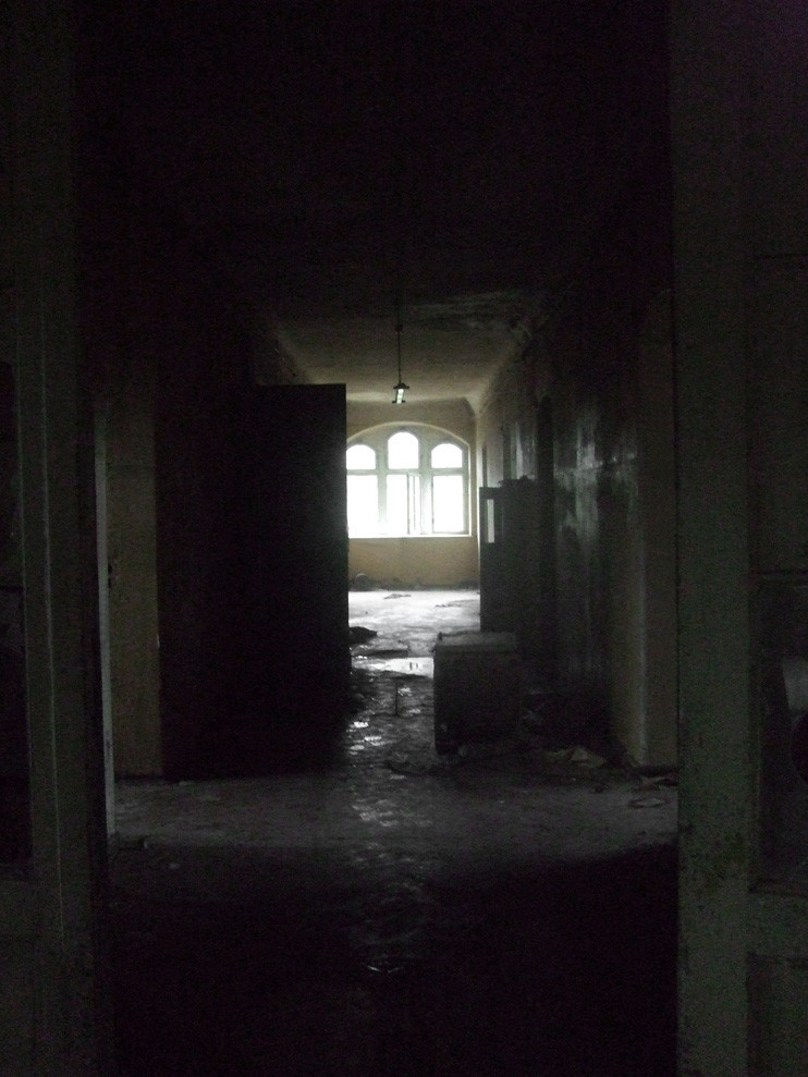 mörk korridor